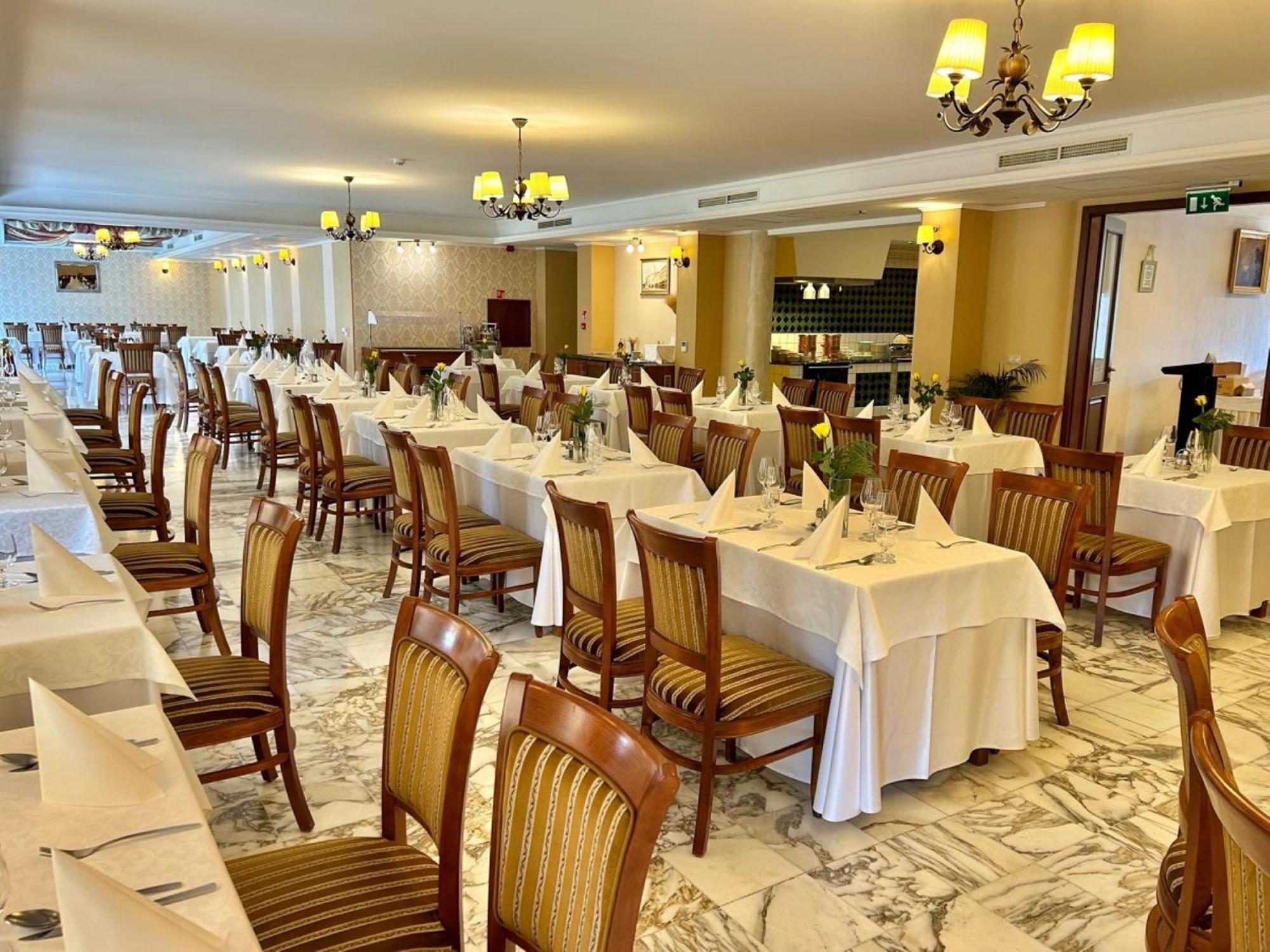 Calimbra Wellness Hotel Superior Miskolc Bagian luar foto