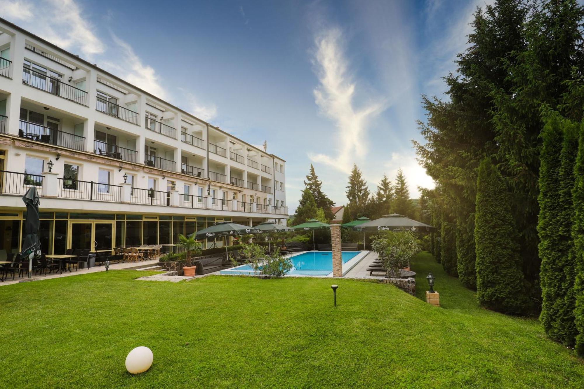 Calimbra Wellness Hotel Superior Miskolc Bagian luar foto