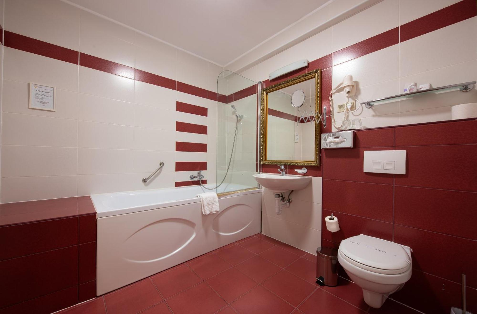 Calimbra Wellness Hotel Superior Miskolc Bagian luar foto