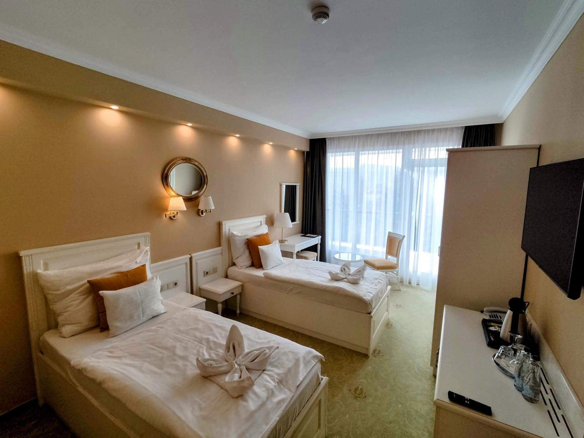 Calimbra Wellness Hotel Superior Miskolc Bagian luar foto