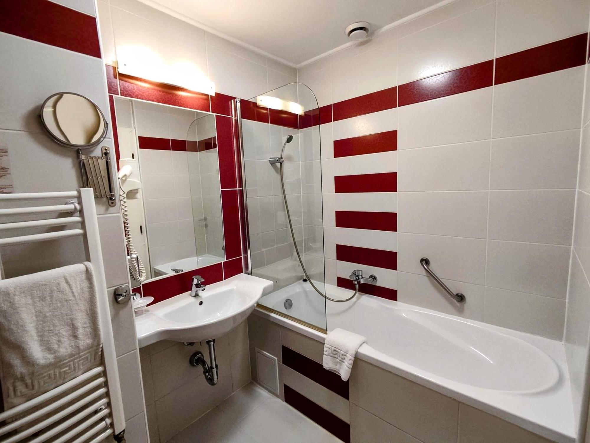 Calimbra Wellness Hotel Superior Miskolc Bagian luar foto