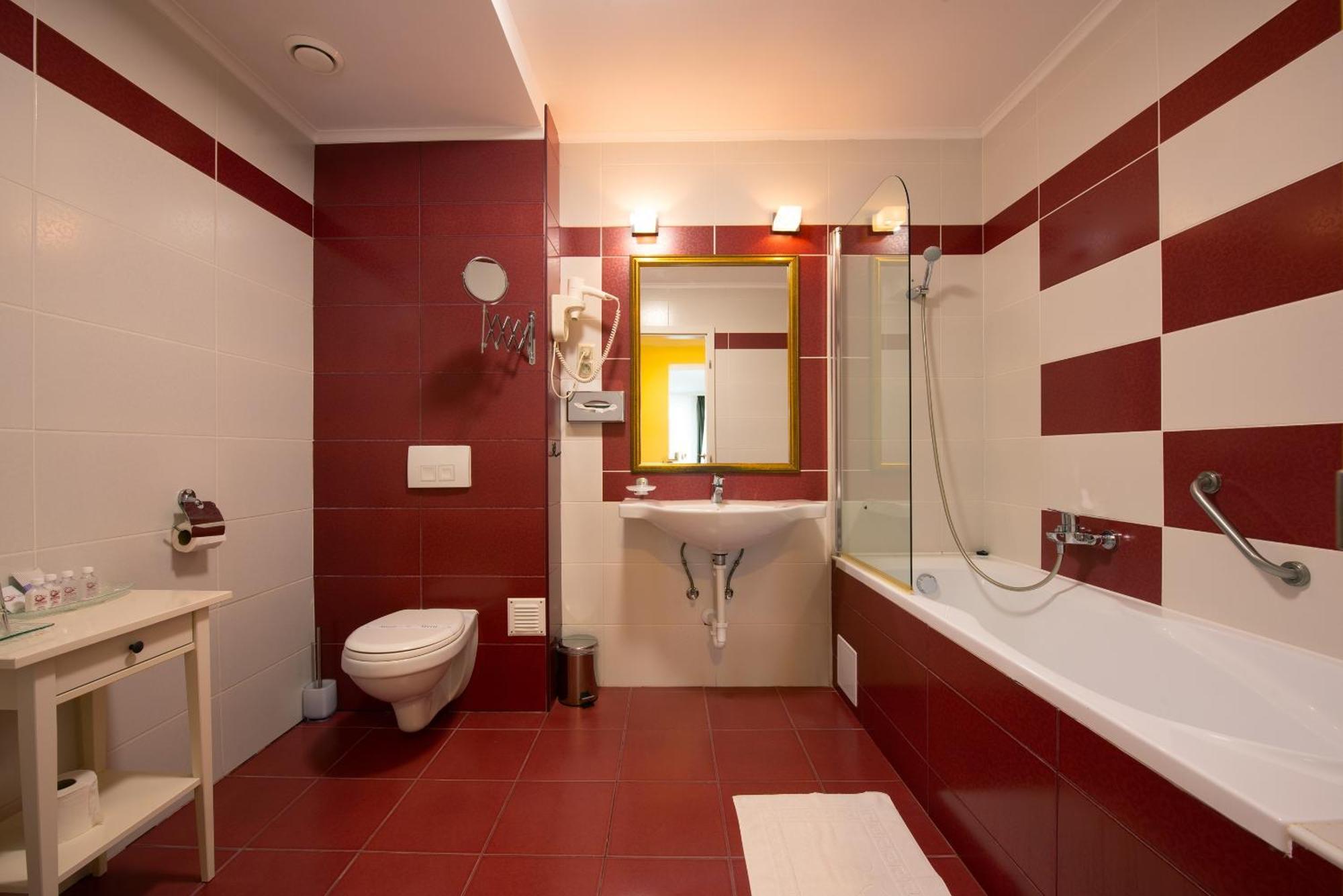 Calimbra Wellness Hotel Superior Miskolc Bagian luar foto