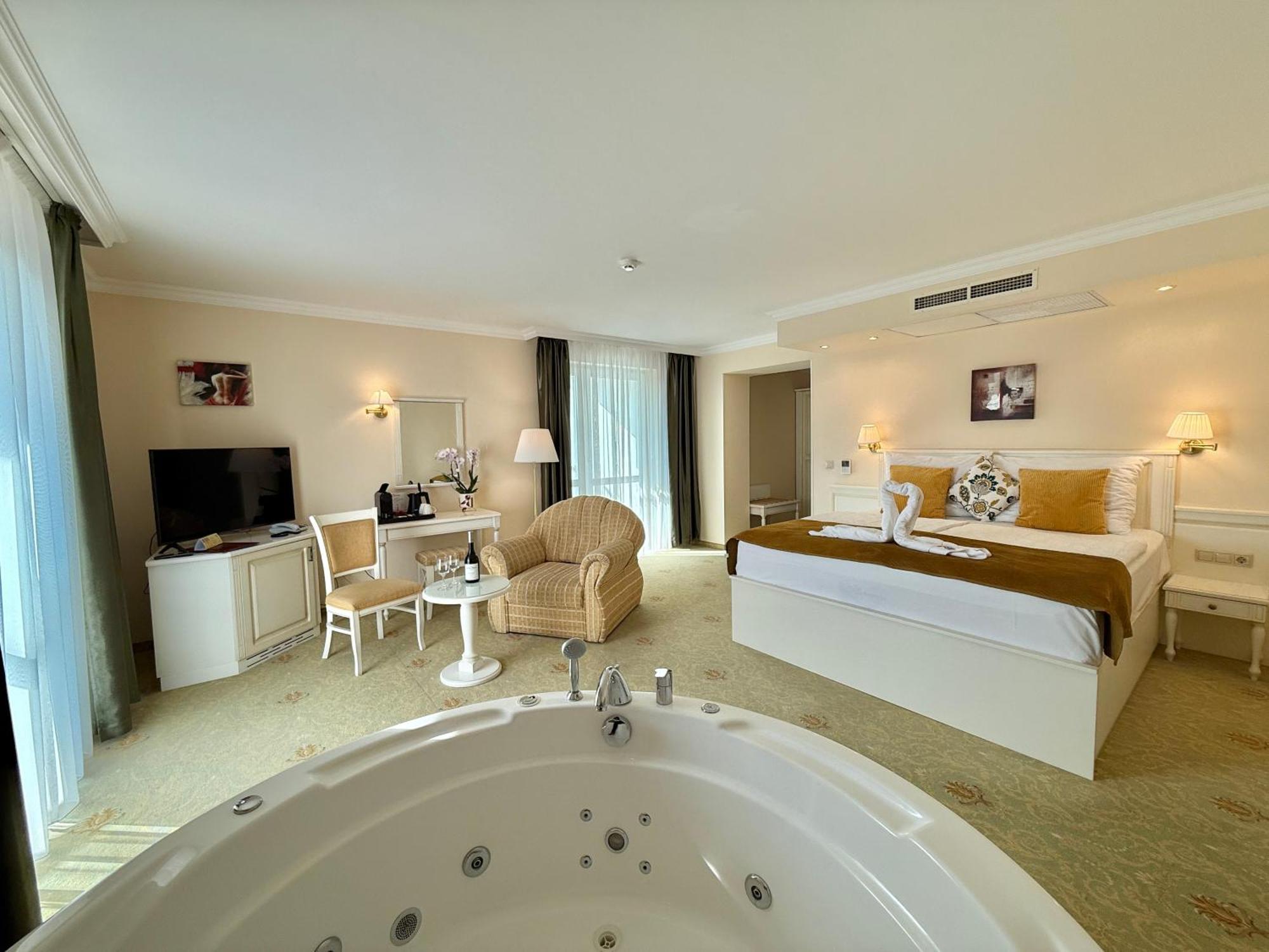 Calimbra Wellness Hotel Superior Miskolc Bagian luar foto