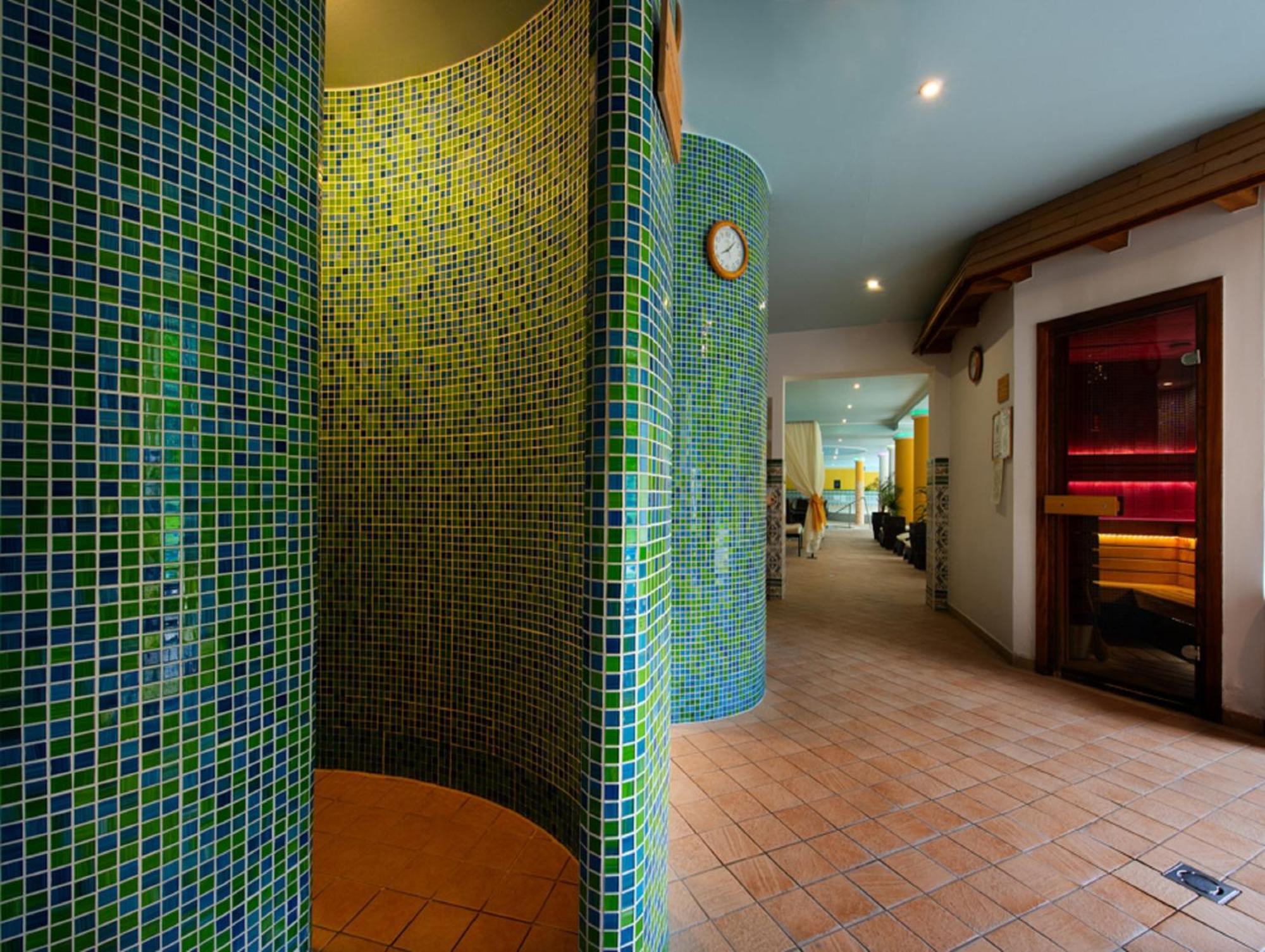 Calimbra Wellness Hotel Superior Miskolc Bagian luar foto